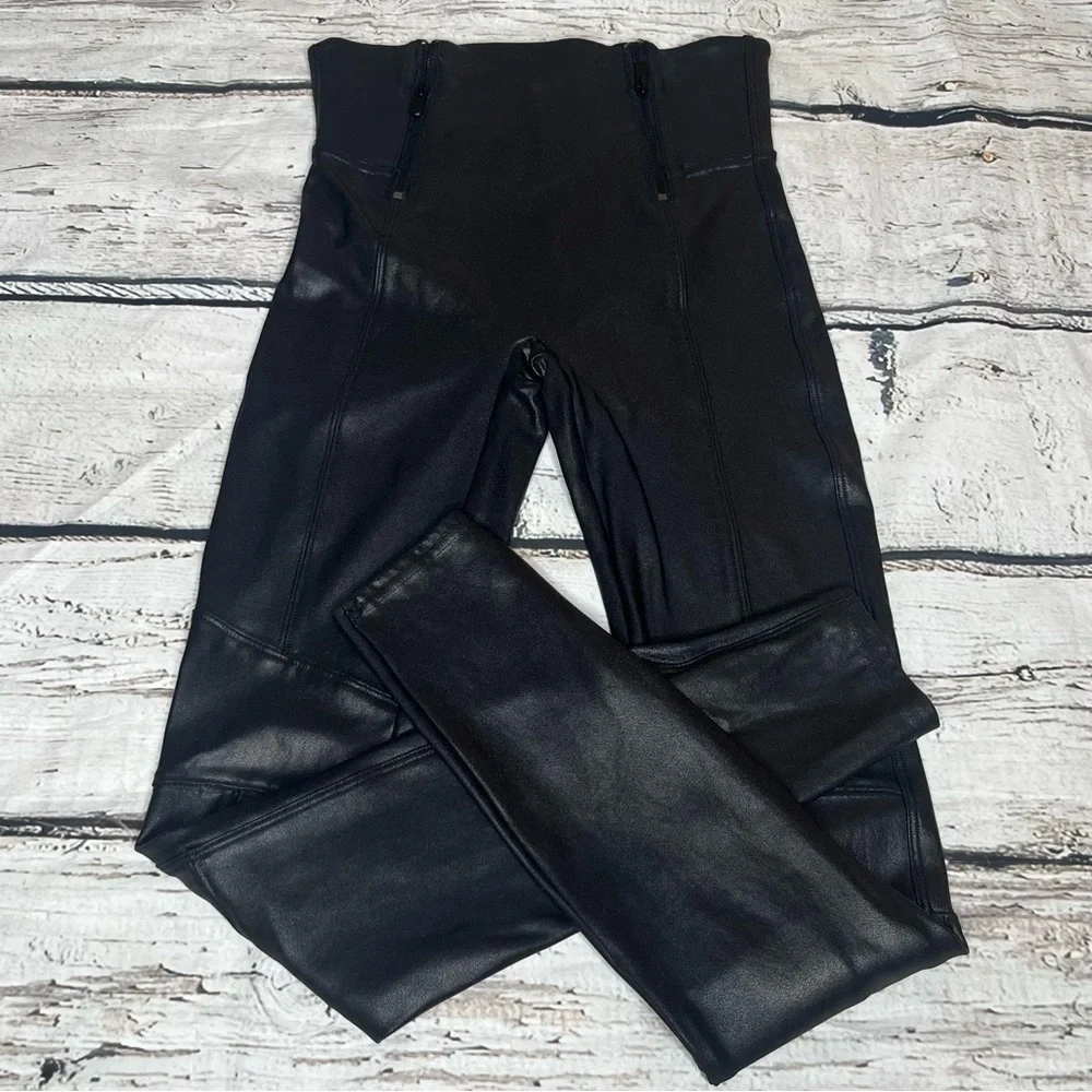 Spanx Hip Zip Faux Leather Leggings Size S - Picture 2 of 6